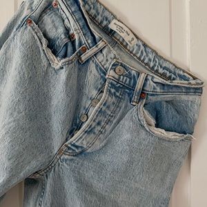 Abercrombie 90s Baggy Low Rise Light Wash Jeans 26 | 2 Long
